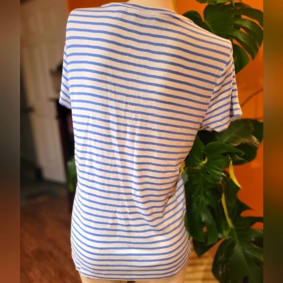 💠2/$25💠Vineyard Vines V-Neck T-Shirt - Picture 2 of 3